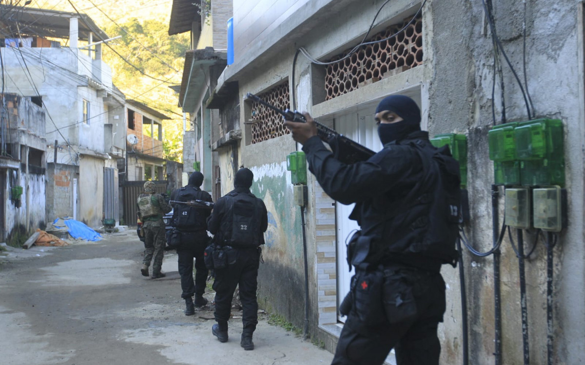 Movimentação policial na comunidade César Maia - Reginaldo Pimenta/Agência O DIA