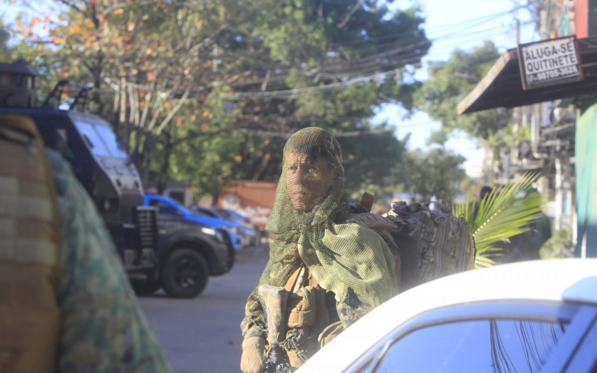 Movimentação policial na comunidade César Maia  - Reginaldo Pimenta/Agência O DIA