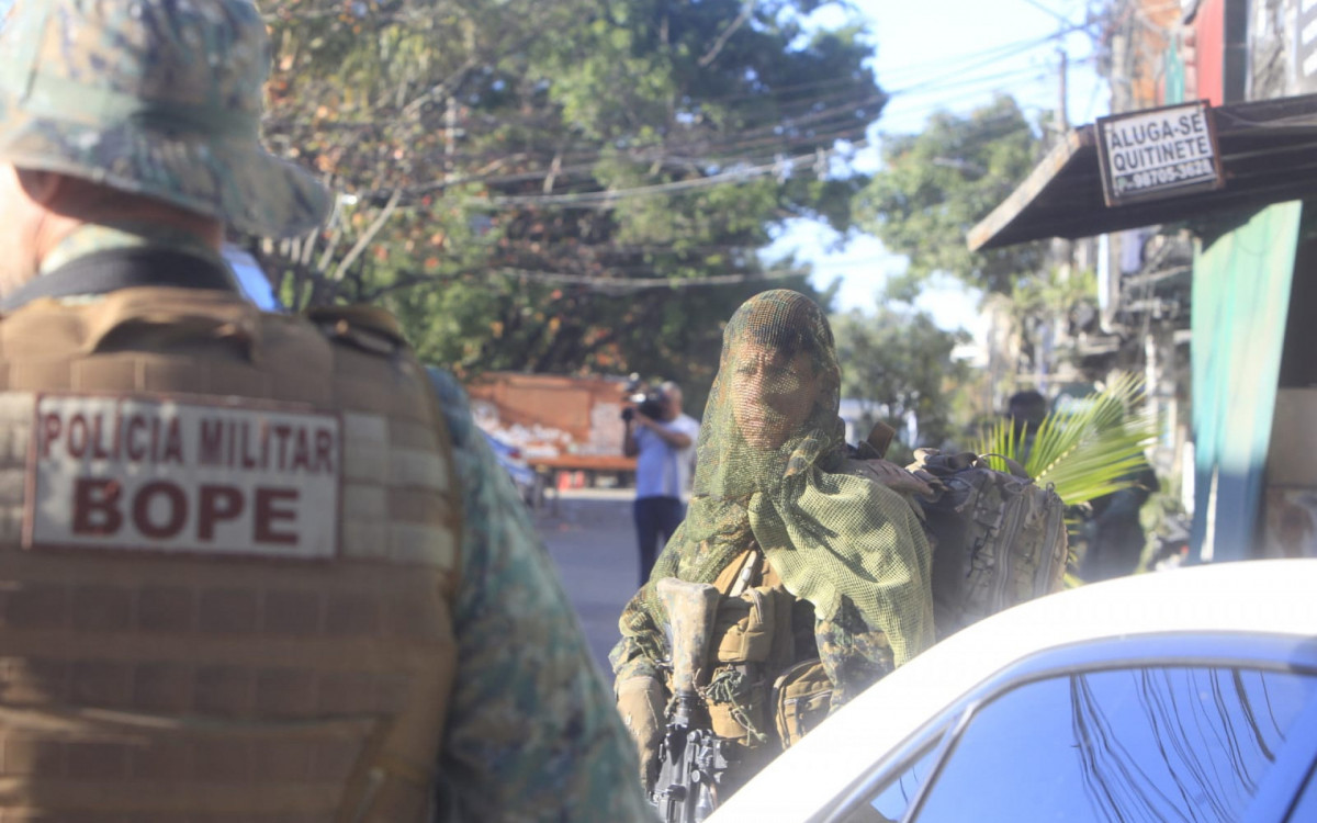 Movimentação policial na comunidade César Maia  - Reginaldo Pimenta/Agência O DIA