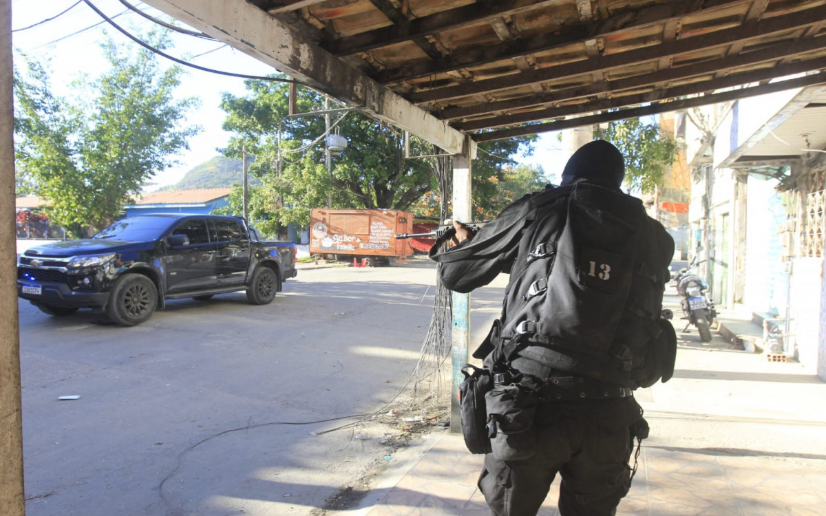 Movimentação policial na comunidade César Maia  - Reginaldo Pimenta/Agência O DIA