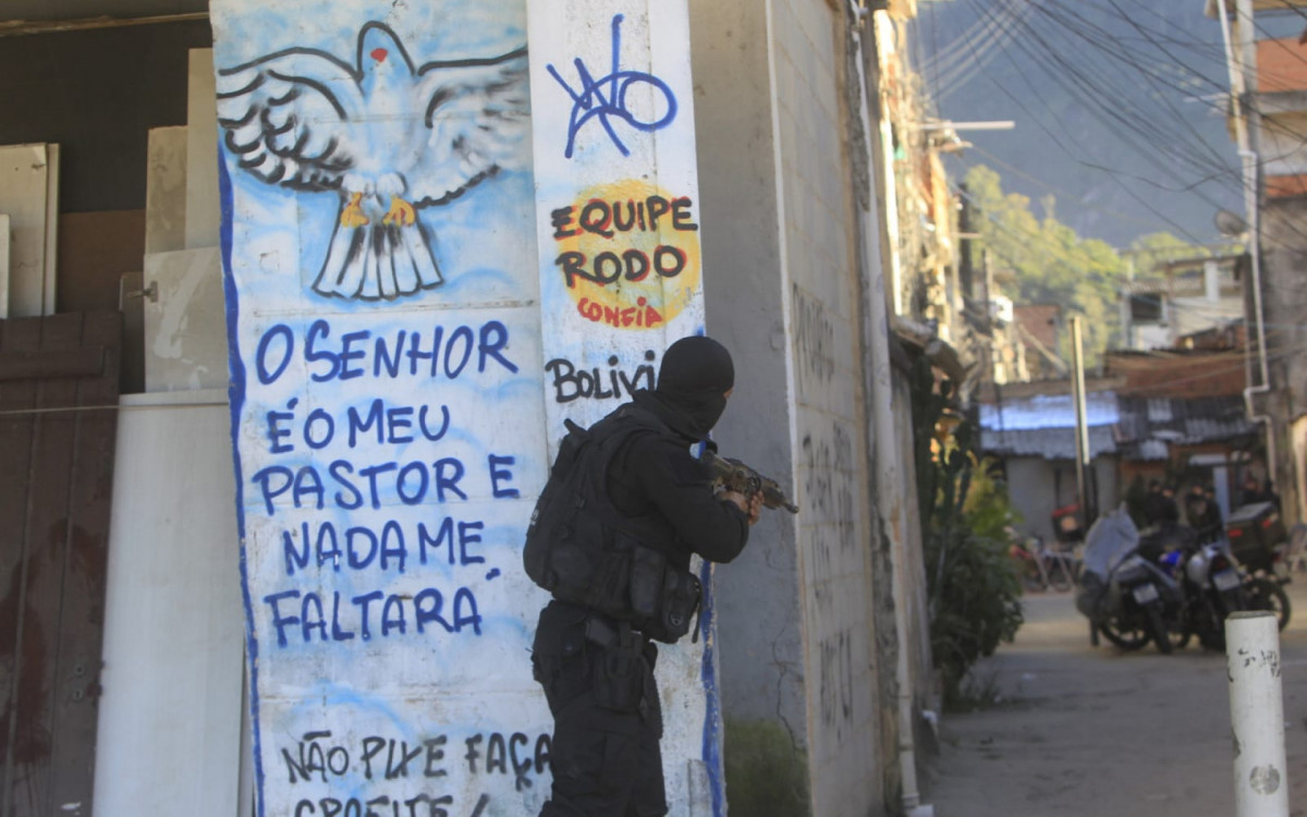 Movimentação policial na comunidade César Maia  - Reginaldo Pimenta/Agência O DIA