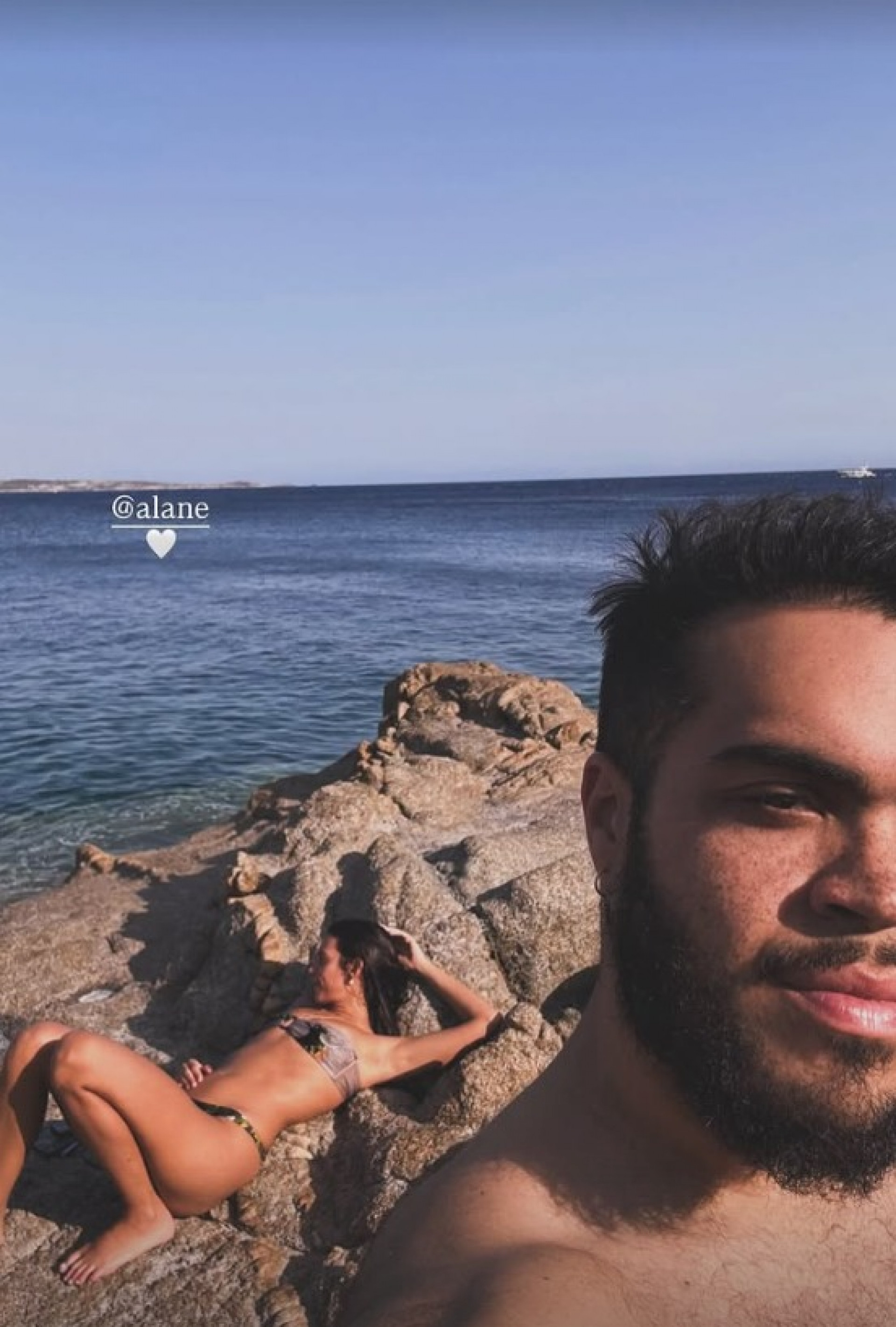 Francisco Gil usou as redes sociais para fazer uma declaração de amor à namorada, Alane Dias - Reprodução / Instagram