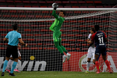 Léo Jardim valoriza 'espírito de luta' do Vasco após empate