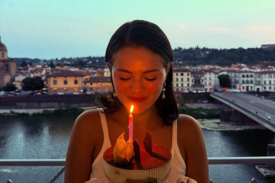 Selena Gomez comemora aniversário de 34 anos
