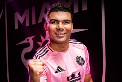 Casemiro é anunciado como novo reforço do time de Lionel Messi