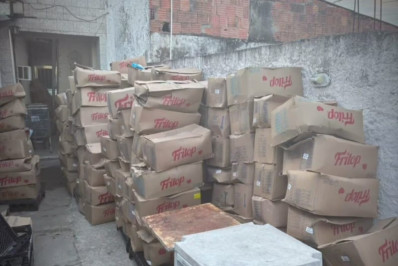 Polícia Civil apreende mais de 200 caixas de alimentos vencidos e prende suspeito em Nilópolis