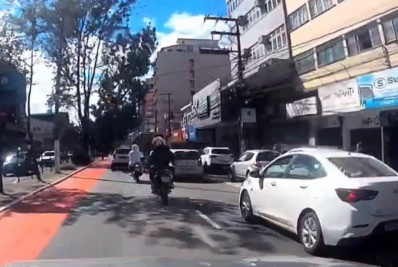 Queda de árvore sobre motocilista reforça preocupação com segurança viária em Teresópolis