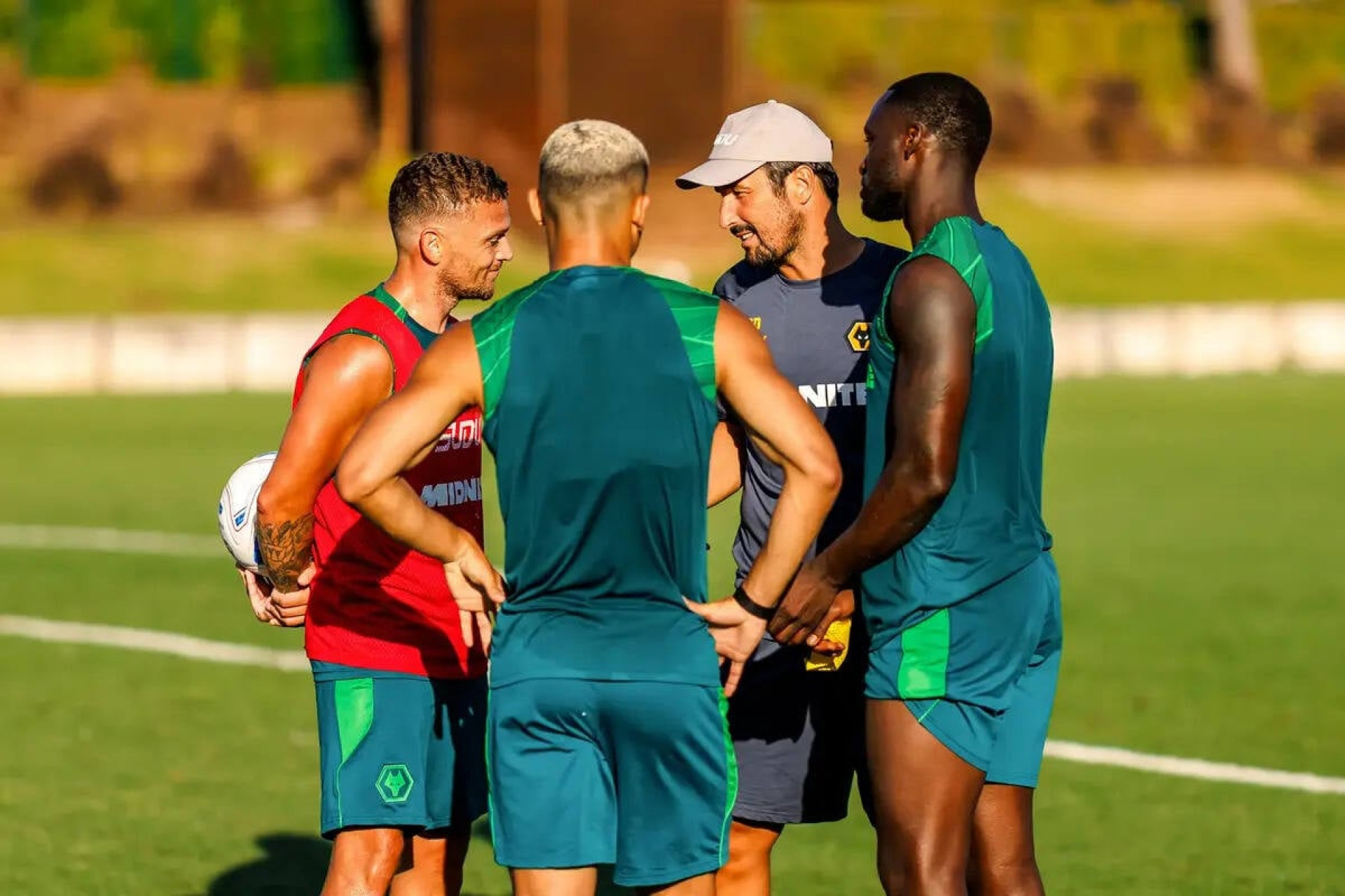 Clube ingl&ecirc;s cancela treino e refor&ccedil;a seguran&ccedil;a para evitar jogador “revoltado”