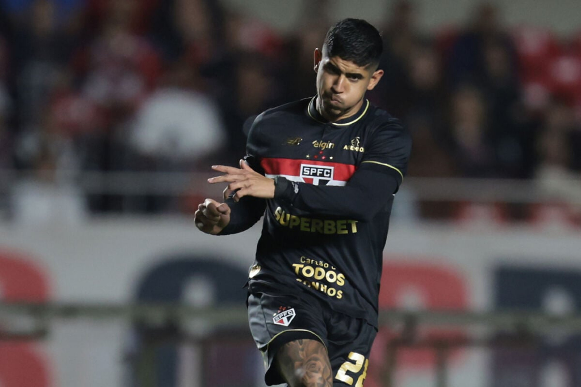Rafinha v&ecirc; renova&ccedil;&atilde;o de Calleri pr&oacute;xima, explica sa&iacute;da de Alan Franco do S&atilde;o Paulo