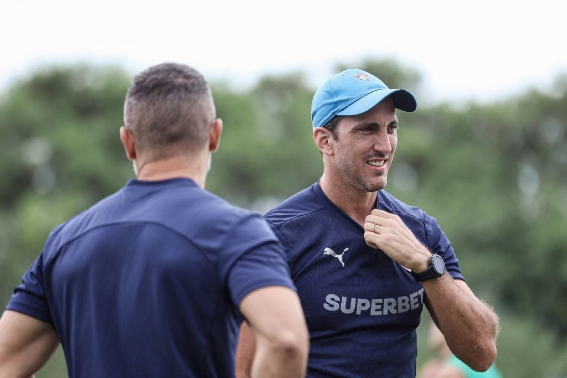 Fluminense aguarda propostas, mas prioriza competitividade