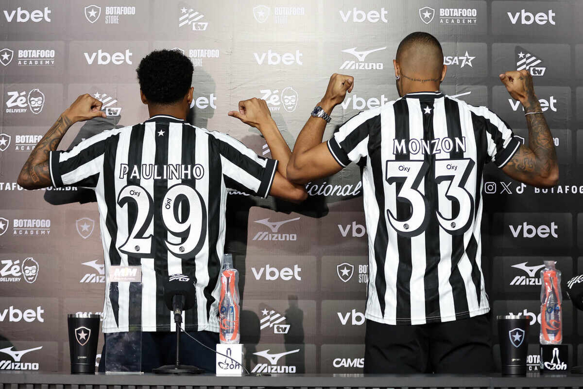 Lucas Monz&oacute;n define estilo de jogo em apresenta&ccedil;&atilde;o no Botafogo: “Velocidade e agressividade”