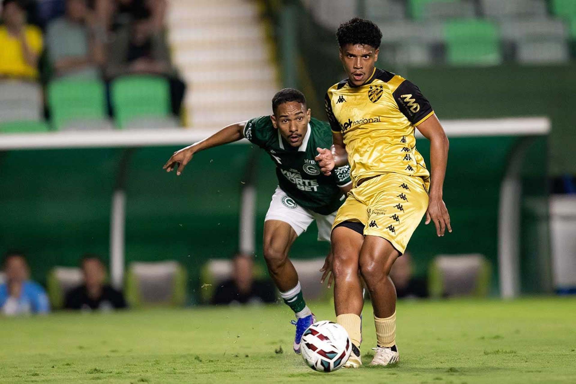Em duelo na briga pelo G6, Goi&aacute;s evita derrota para o Sport pela S&eacute;rie B