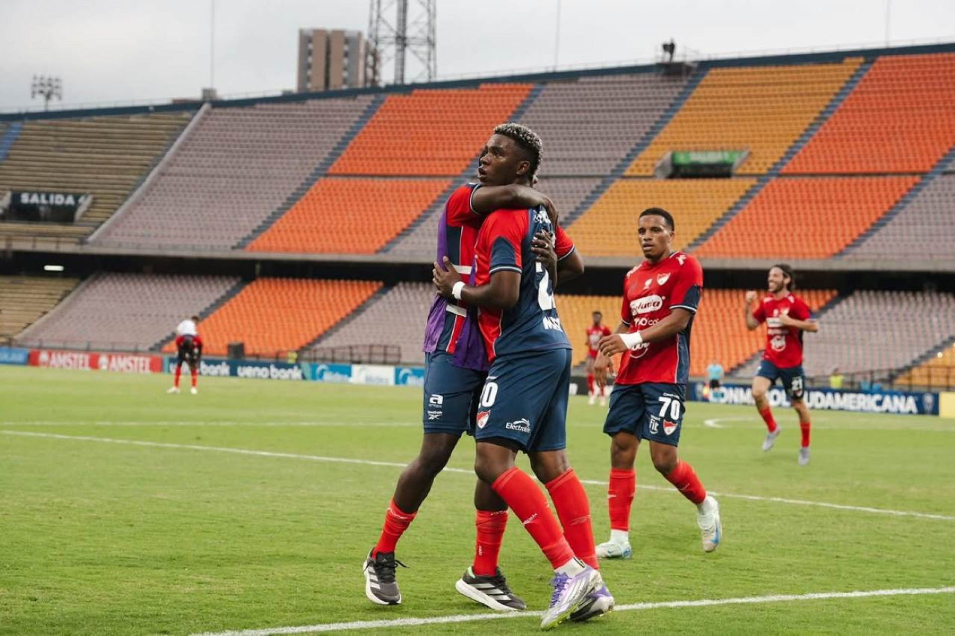 Vasco marca no fim e arranca empate contra Independiente Medell&iacute;n pela Sul-Americana
