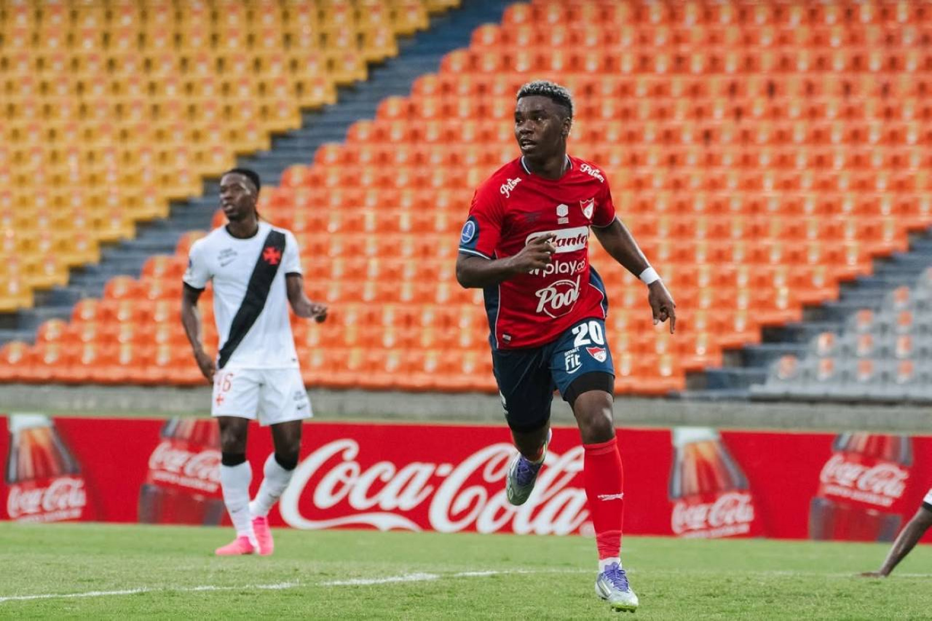 Pedro Emanuel valoriza empate na Col&ocirc;mbia, mas aponta falhas e cobra mais efic&aacute;cia do Vasco