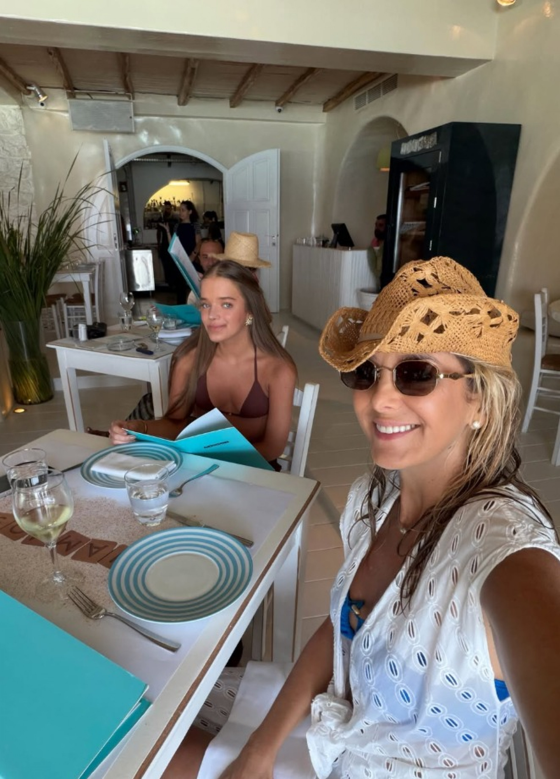 Ticiane Pinheiro compartilhou fotos de biquíni na Grécia - Reprodução / Instagram