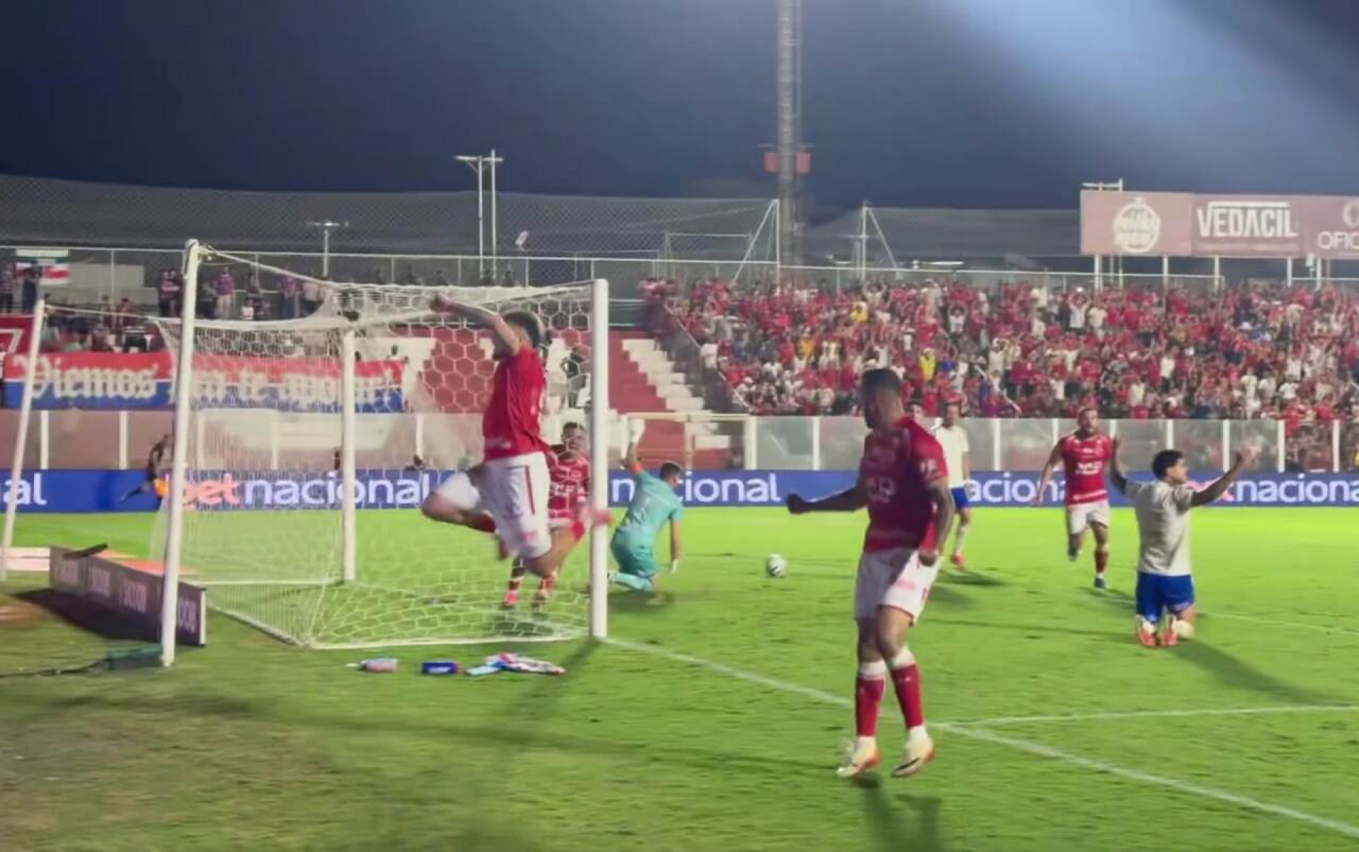 Vila Nova bate Fortaleza e sobe para a vice-lideran&ccedil;a da S&eacute;rie B