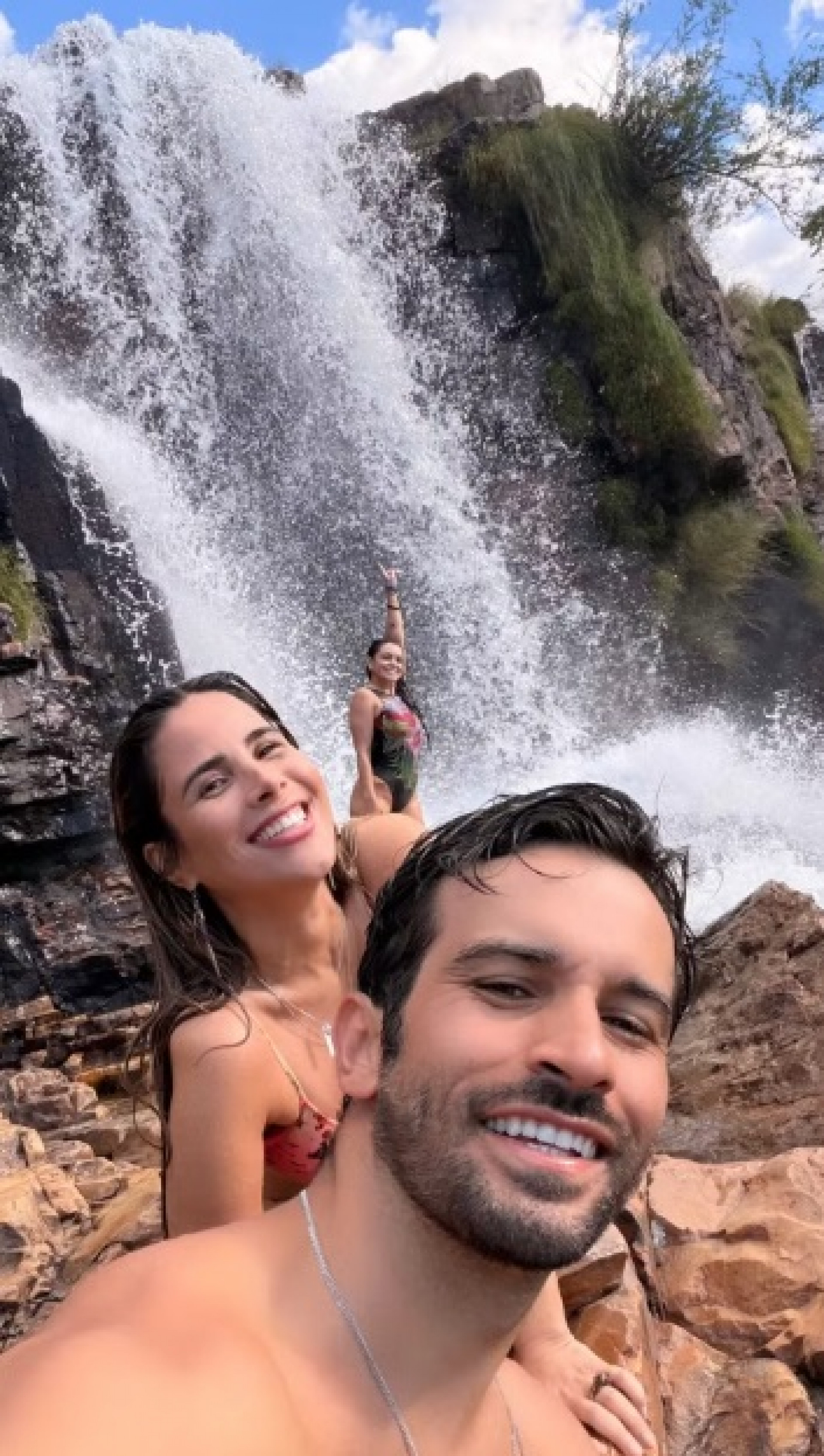 Wanessa Camargo curte passeio com Bruno Bevan em cachoeira - Reprodução Instagram