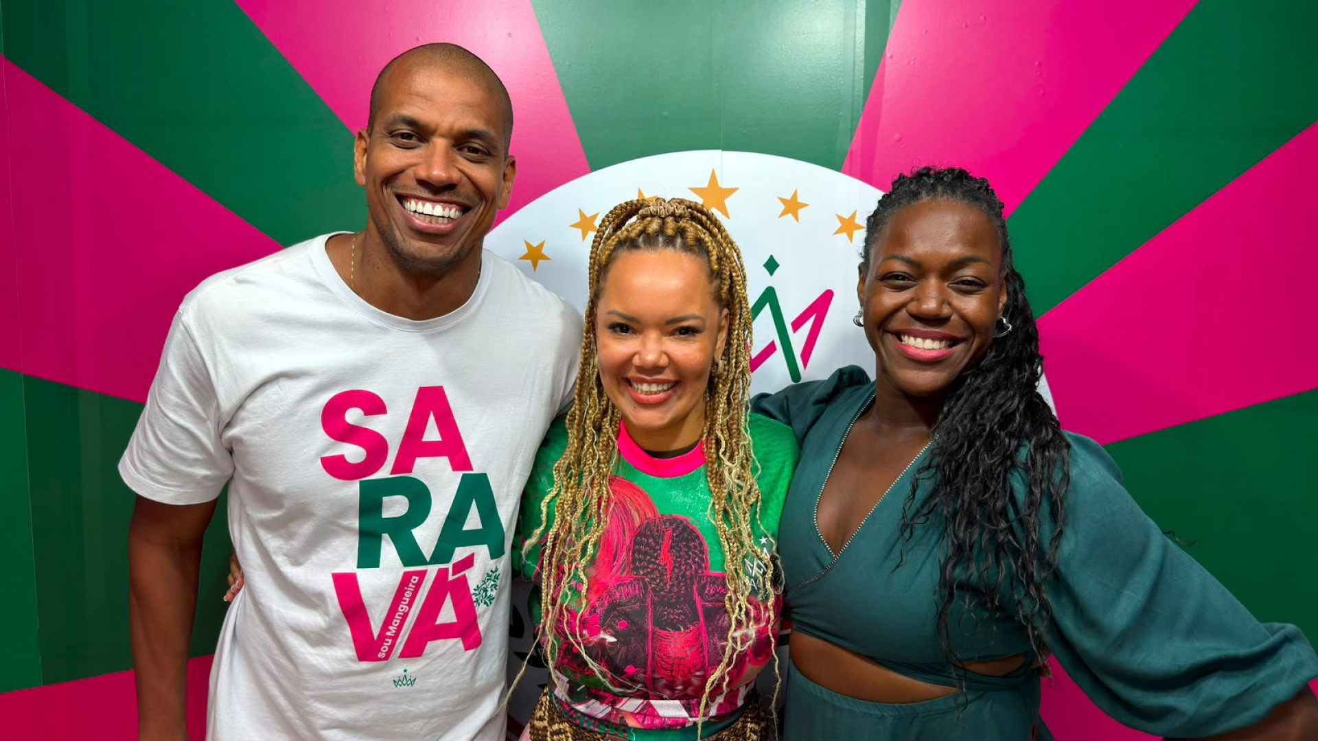 Matheus Olivério e Cíntya Santos celebram chegada de Lucinha Nobre à Mangueira - Divulgação