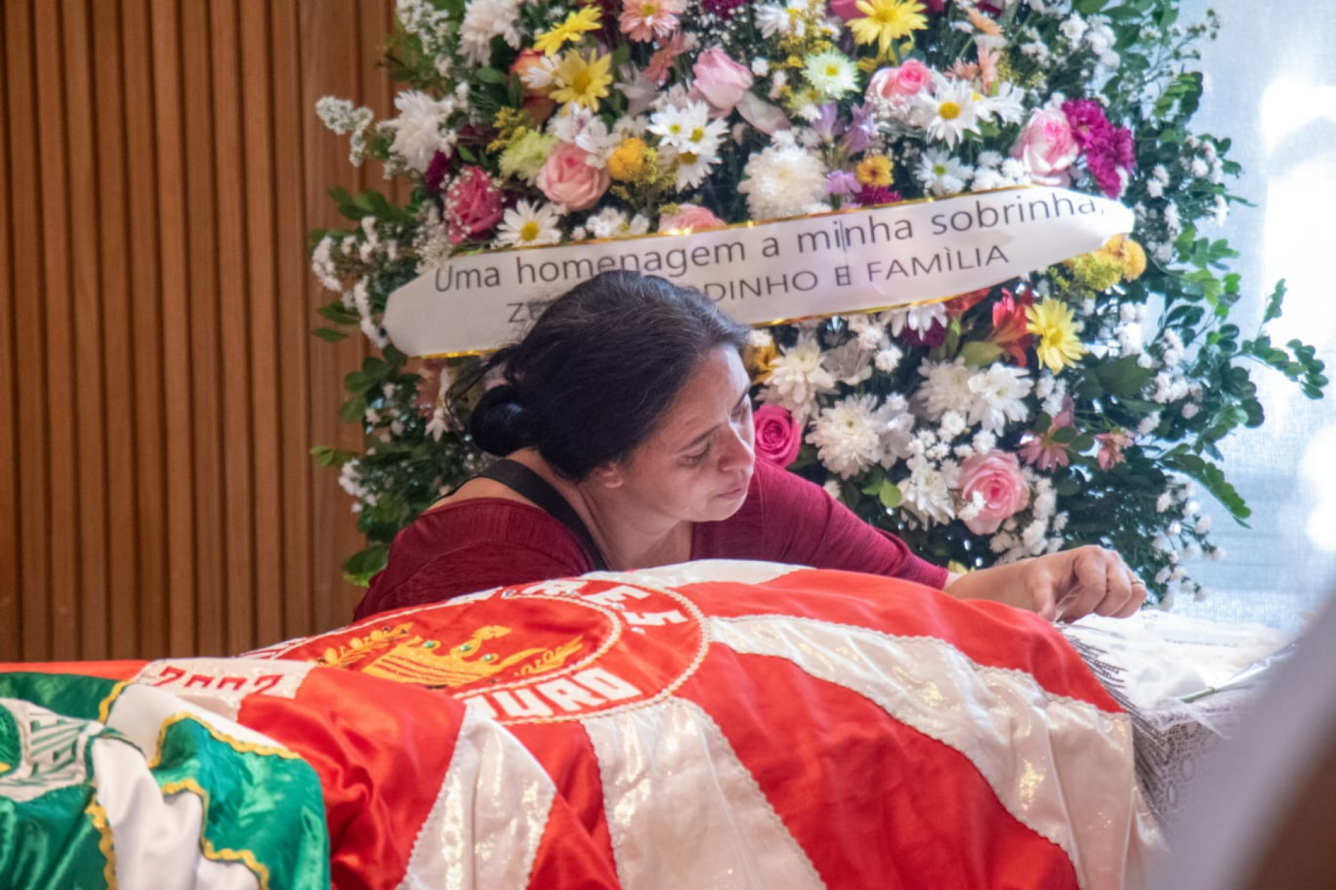 Cantora Debora Cruz foi velada no Crematório São Francisco Xavier, no Caju, na Zona Portuária do Rio - Érica Martin / Agência O DIA