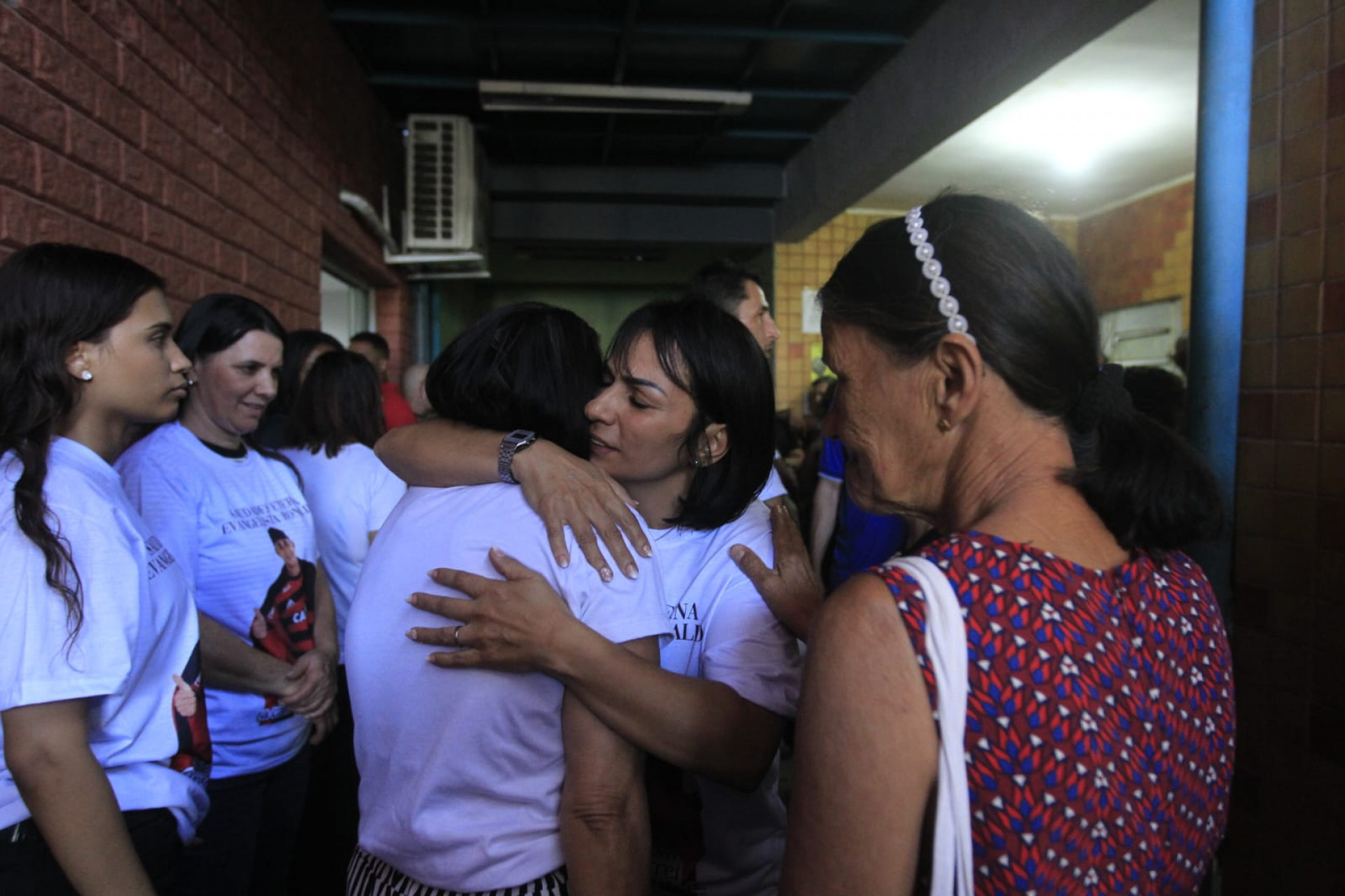 Despedida do padeiro Ronaldo José Araújo reuniu dezenas de amigos e familiares - Reginaldo Pimenta / Agência O DIA
