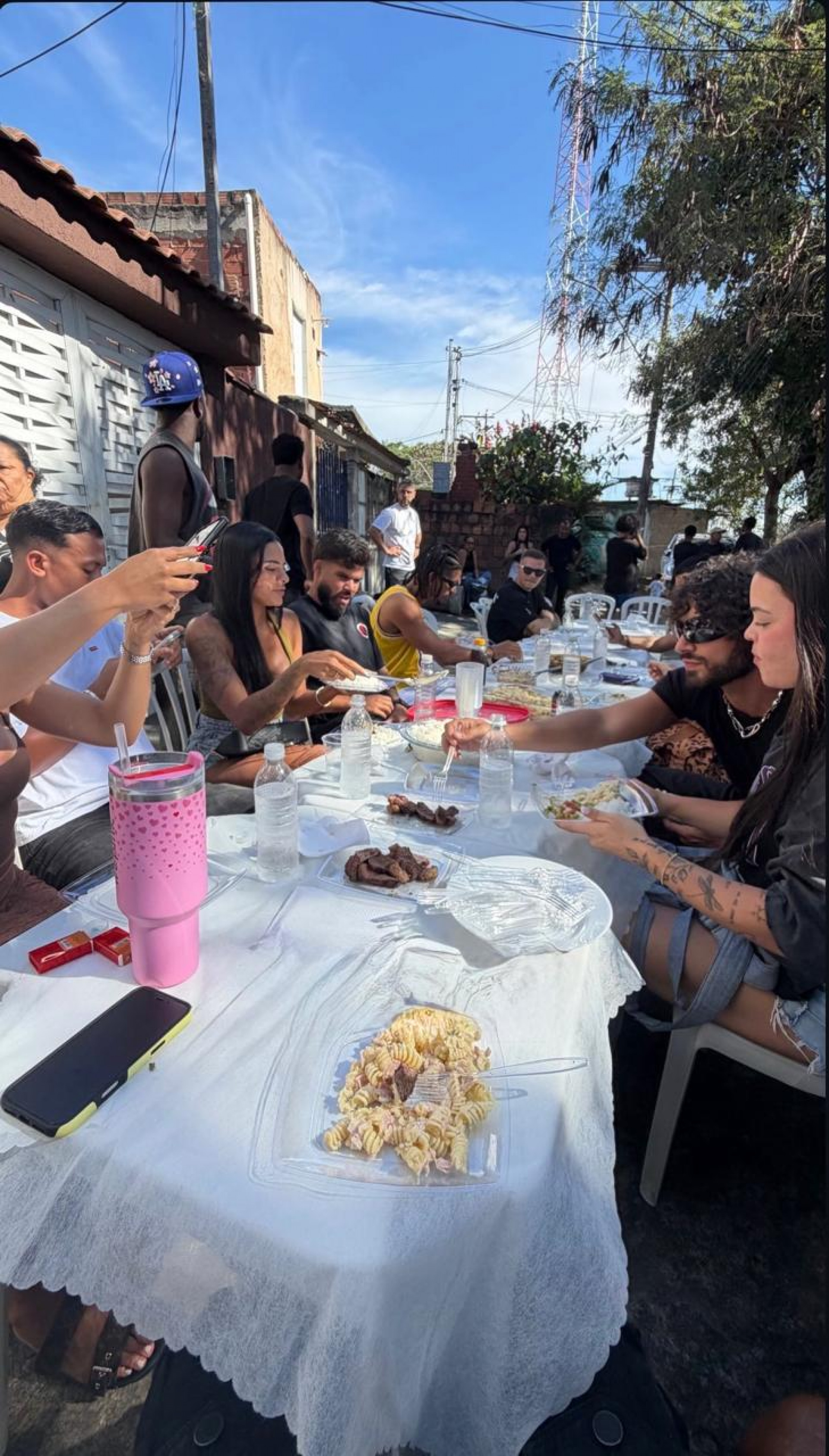 Virginia durante encontro com familiares e amigos em São Gonçalo