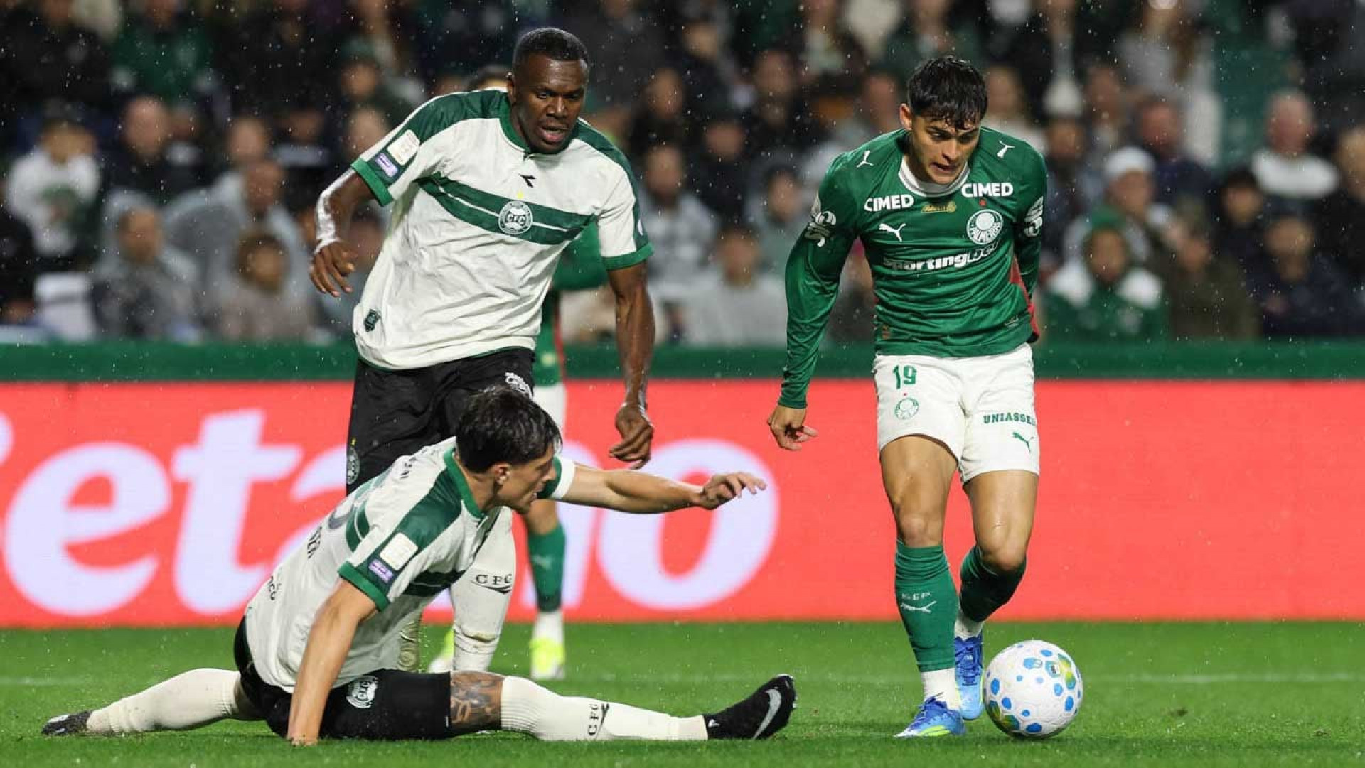 Abel Ferreira ter&aacute; “dor de cabe&ccedil;a” para escalar o Palmeiras contra o Atl&eacute;tico-MG