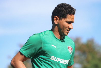 Com futuro indefinido, Ganso segue treinando com elenco do Fluminense