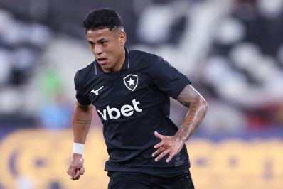 Botafogo encaminha venda de Matheus Martins para clube russo