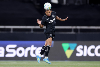 Vitinho destaca foco do Botafogo apesar de crise institucional