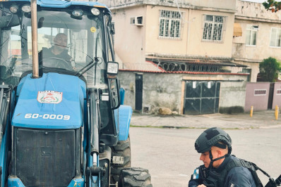 PM realiza operação no Juramento contra barricadas e roubos