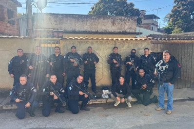 Polícia recupera celular roubado e apreende drogas e carregadores em Três Rios