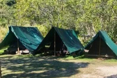 Polícia Ambiental flagra acampamento ilegal em manguezal de Paraty