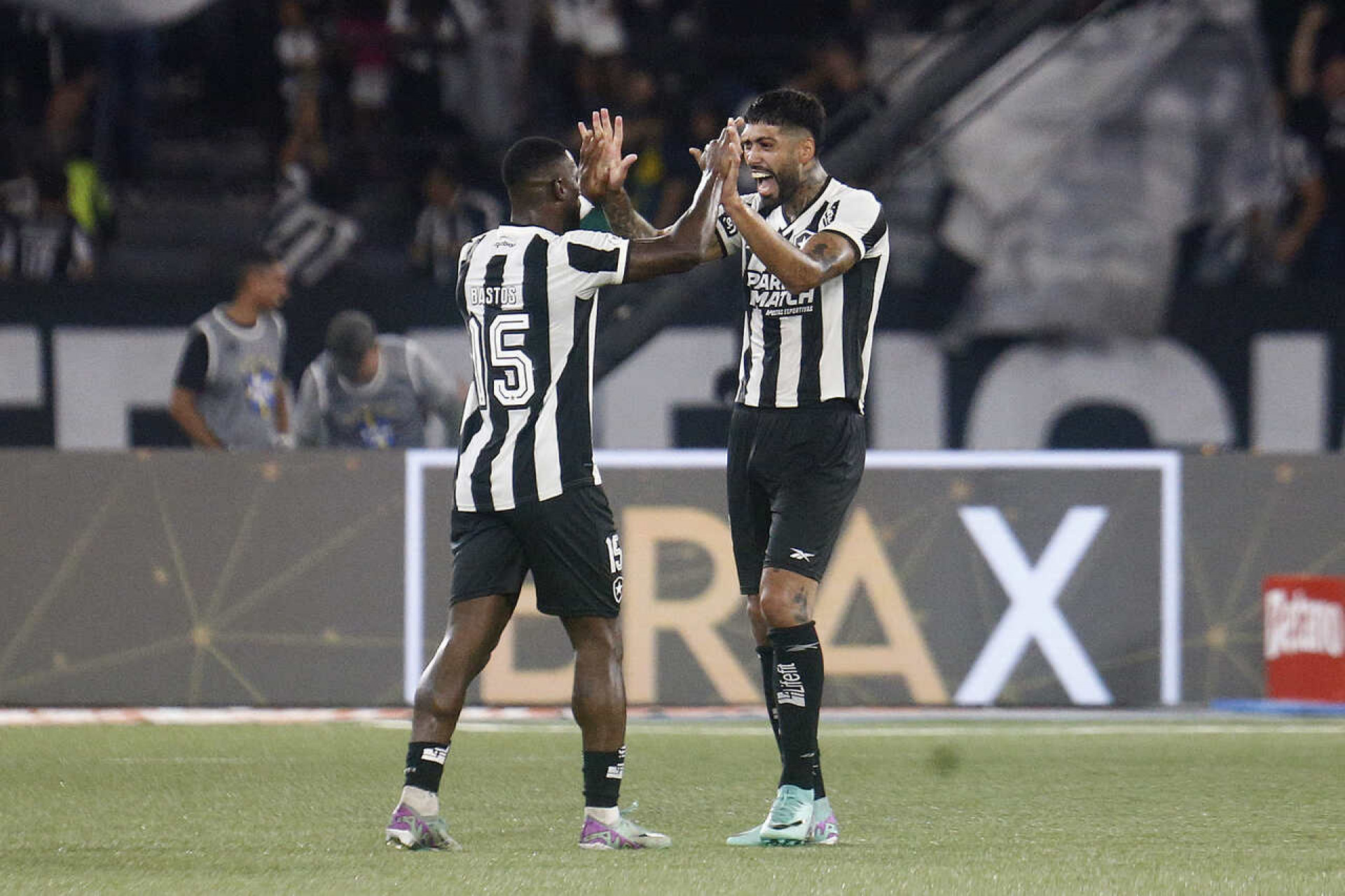 Botafogo rescinde com Bastos, campe&atilde;o em 2024