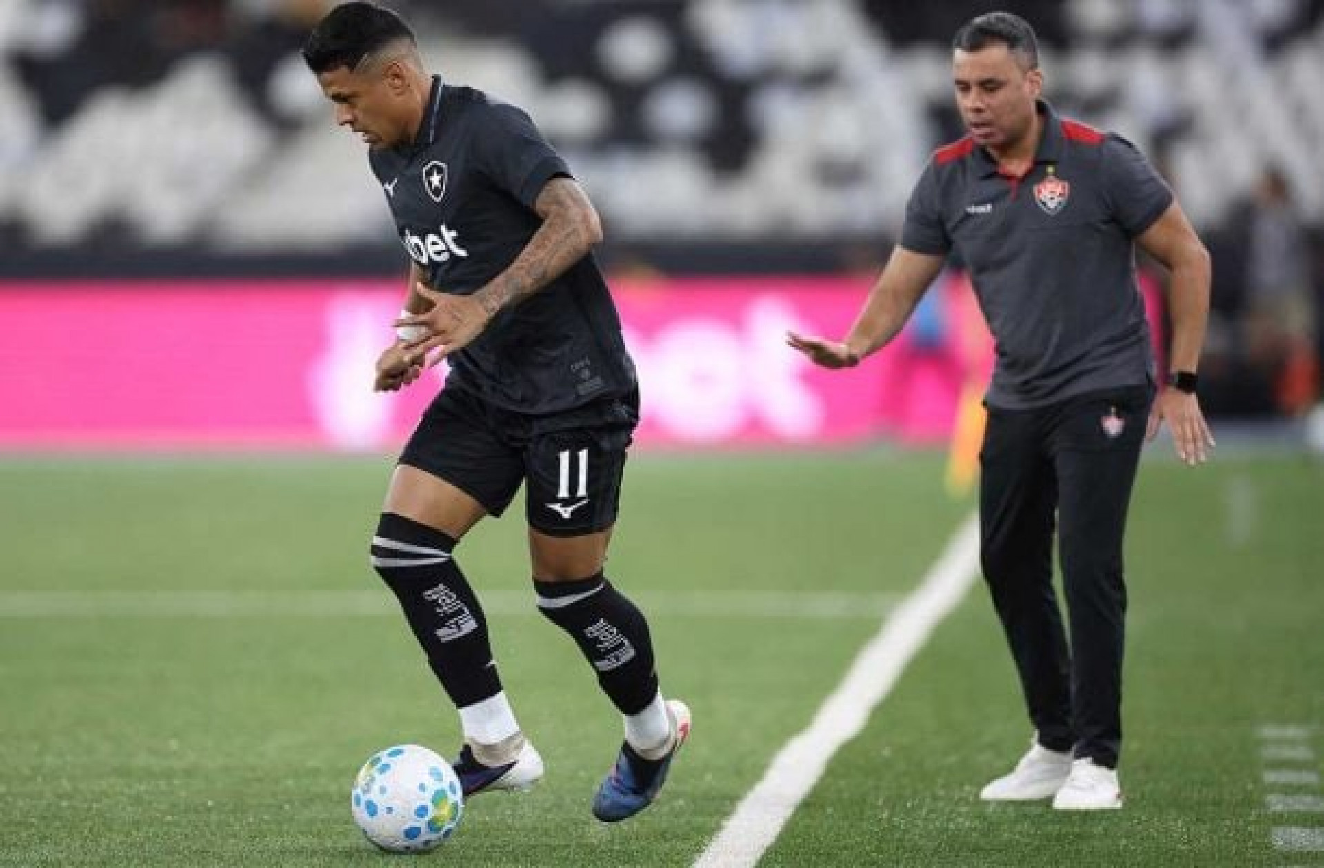 Atua&ccedil;&otilde;es do Botafogo contra o Vit&oacute;ria: arcanjo maldito!