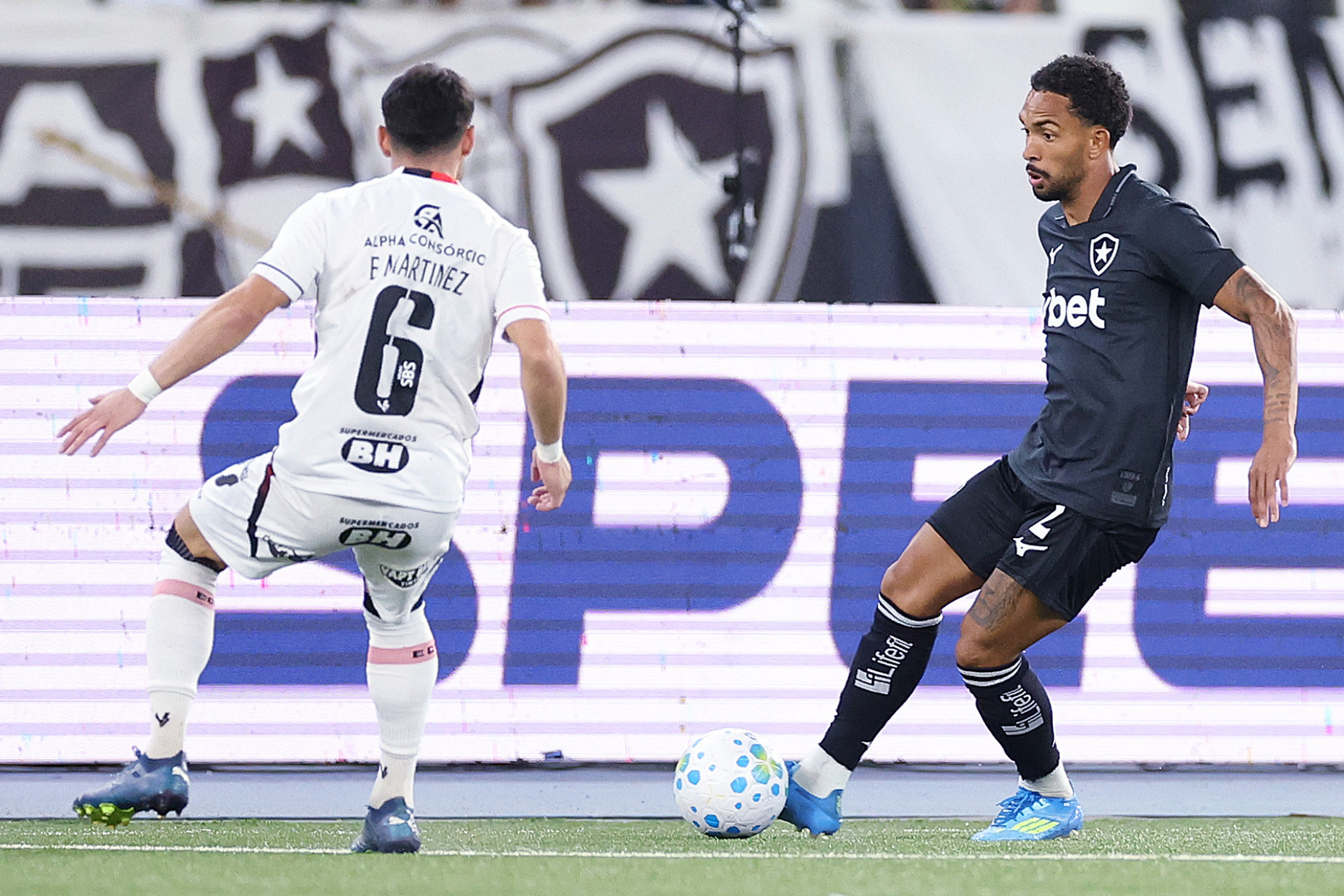 Lance do jogo entre Botafogo e Vit&oacute;ria - V&iacute;tor Silva/Botafogo