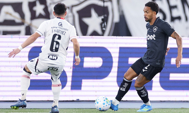 Botafogo empilha chances, mas fica no empate sem gols com o Vitória