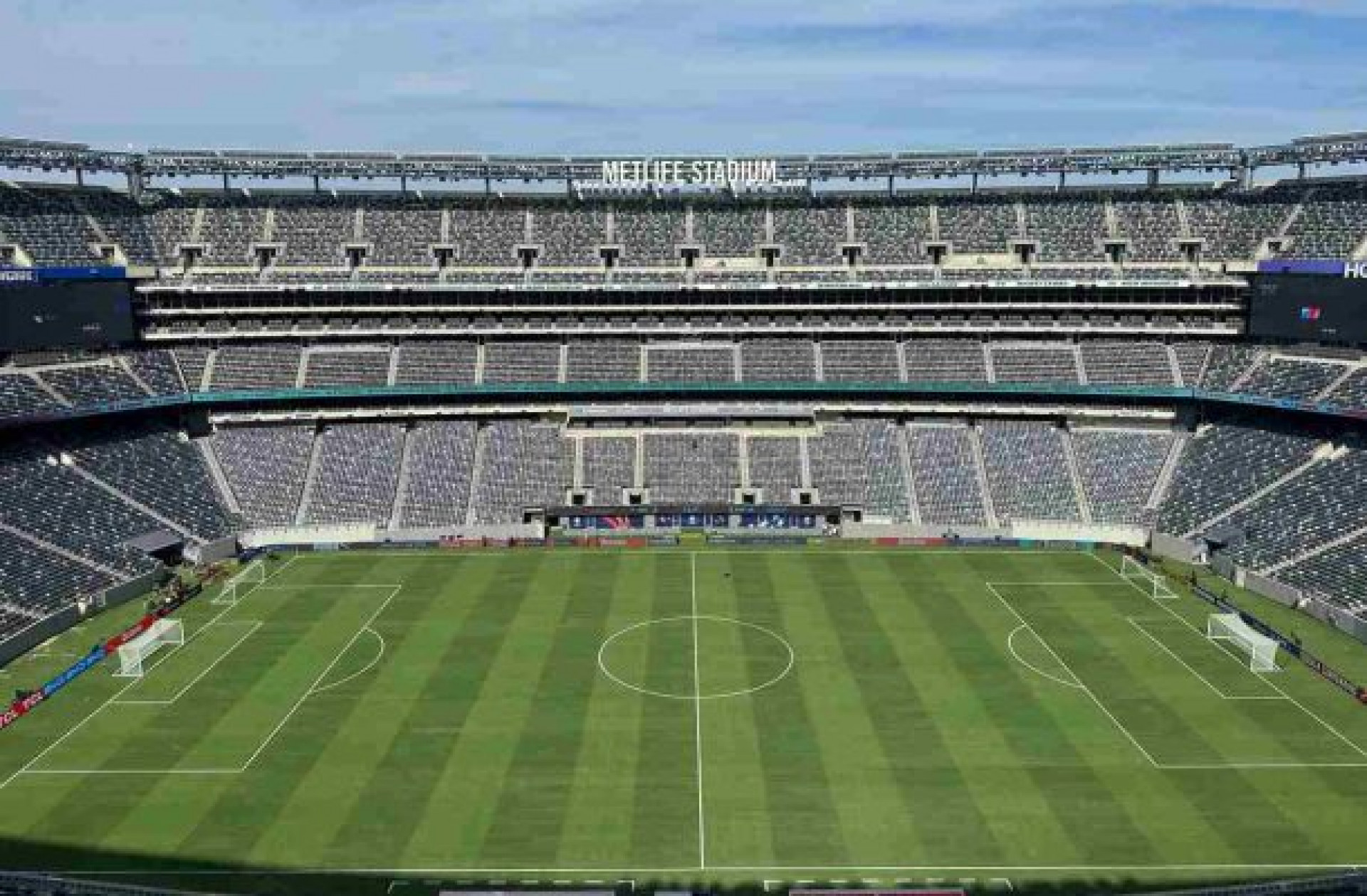 “Ilegal”: autoridades contestam venda de gramado da final da Copa pela Fifa