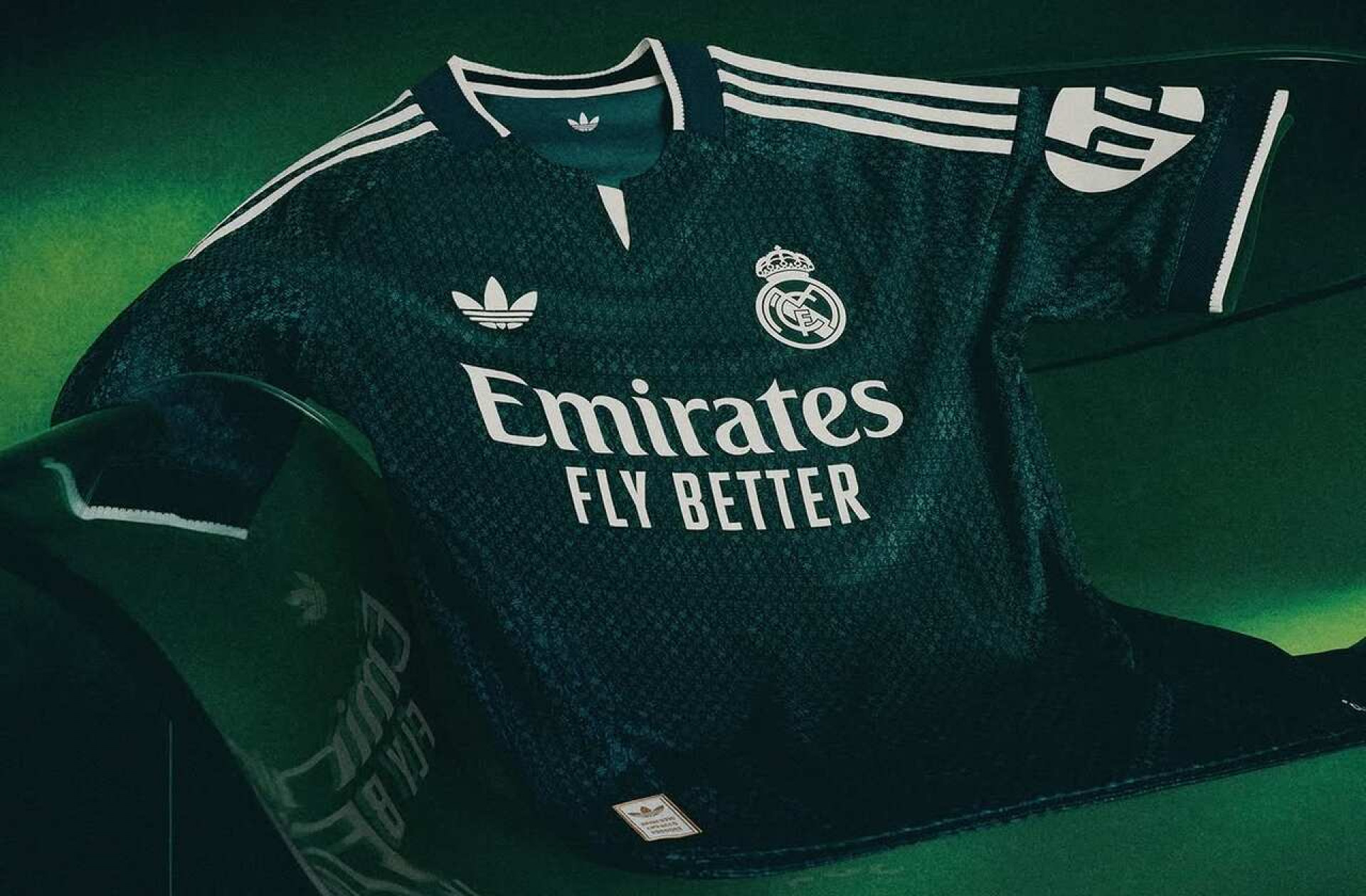 Real Madrid lan&ccedil;a camisa reserva na cor verde para a temporada 2026/27