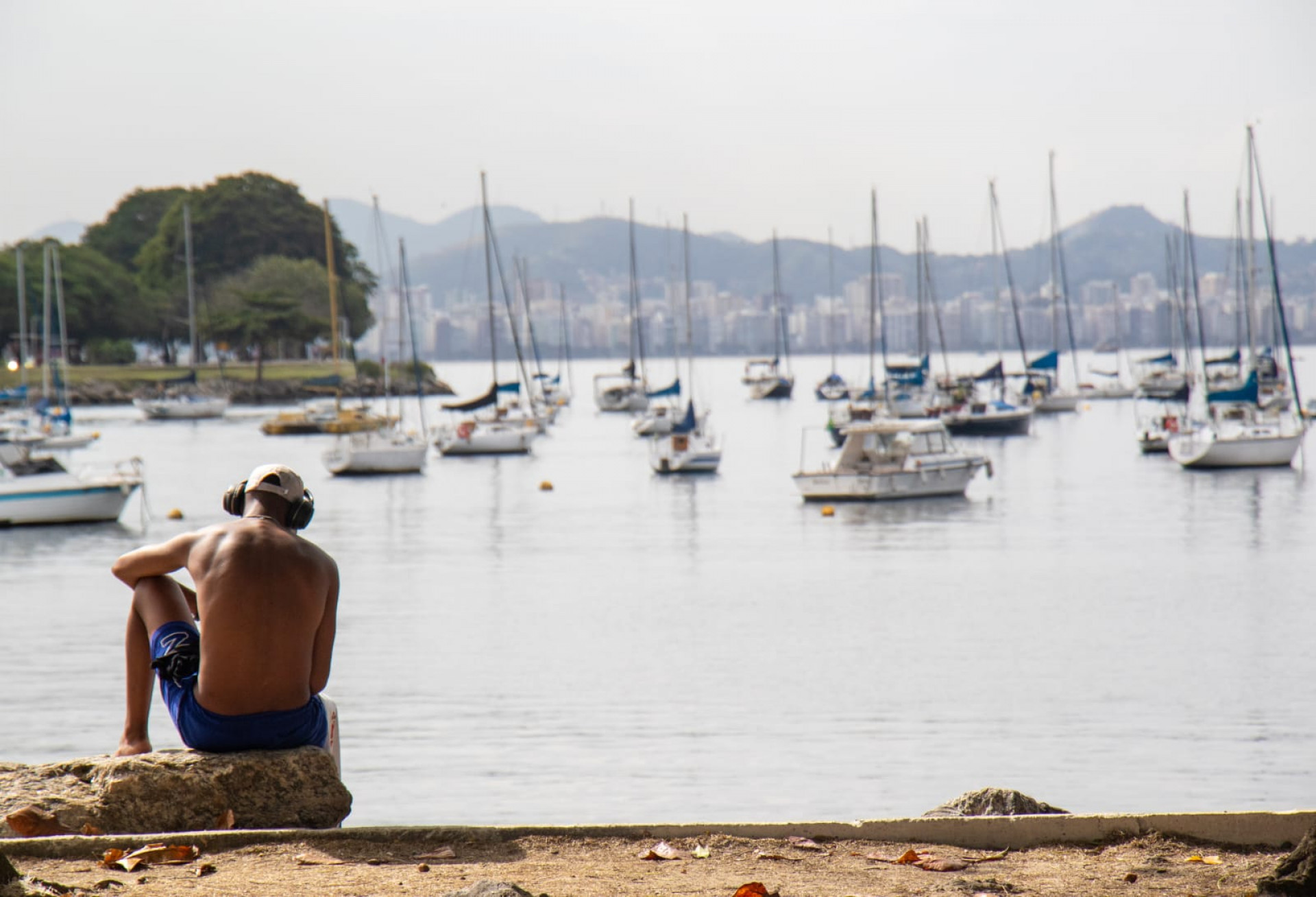 Cariocas se exercitaram na orla da Praia de Botafogo, na Zona Sul do Rio - Érica Martin / Agência O DIA