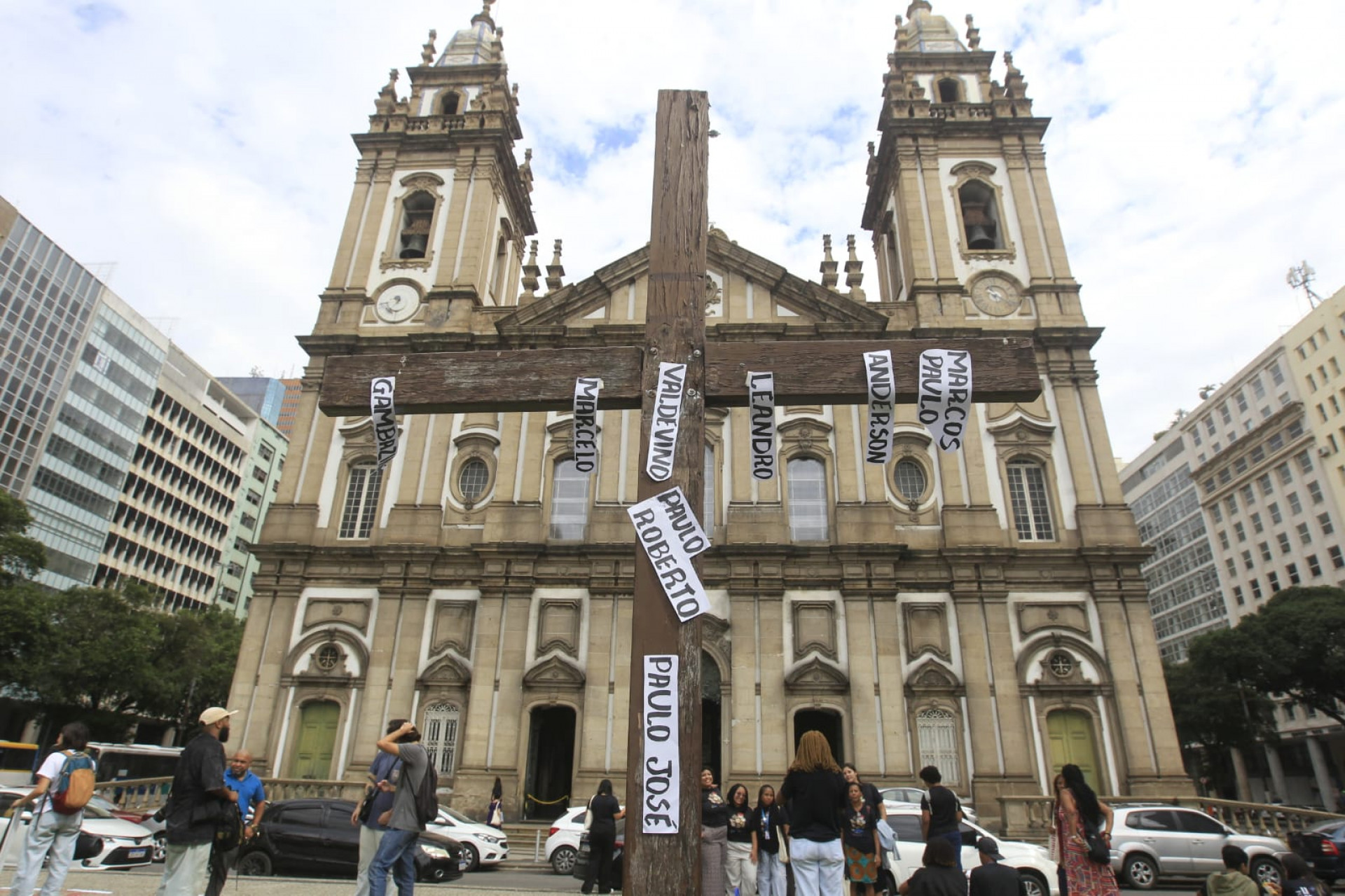 Familiares das vítimas e ativistas realizaram ato em memória aos 33 anos da Chacina da Candelária - Reginaldo Pimenta/Agência O DIA