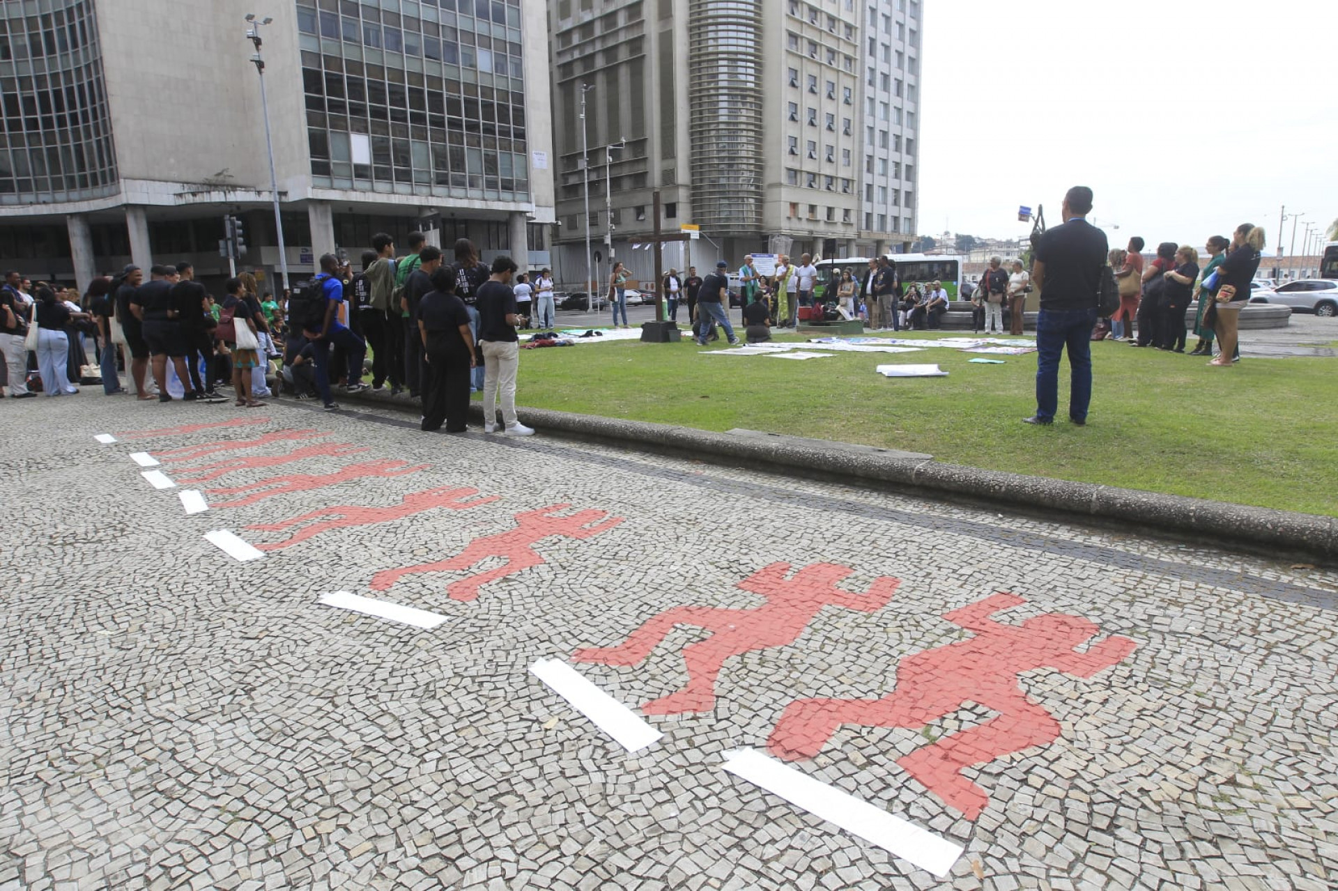Familiares das vítimas e ativistas realizaram ato em memória aos 33 anos da Chacina da Candelária - Reginaldo Pimenta/Agência O DIA