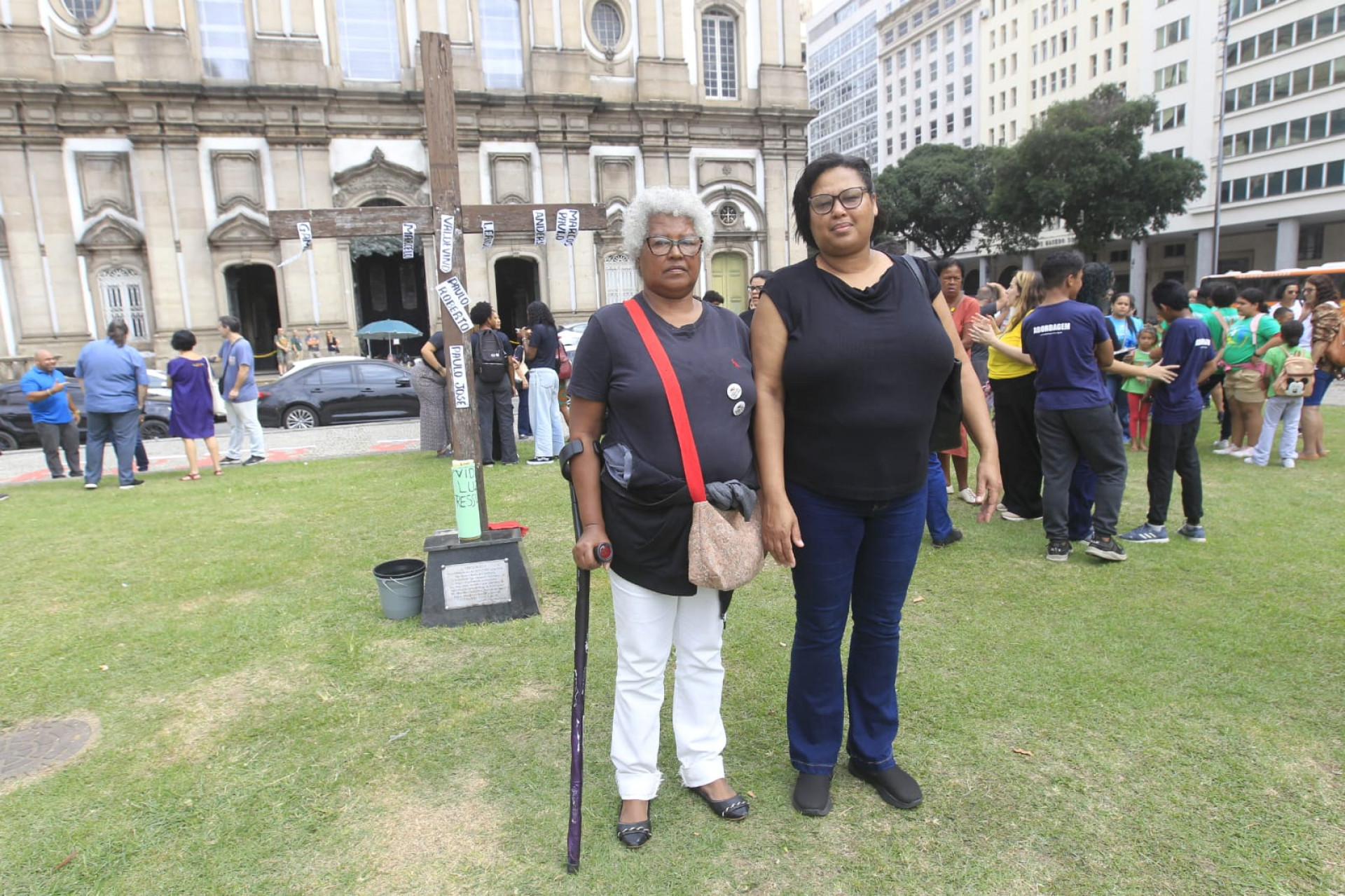 Sônia e Patrícia, irmãs de um dos sobreviventes - Reginaldo Pimenta/Agência O DIA