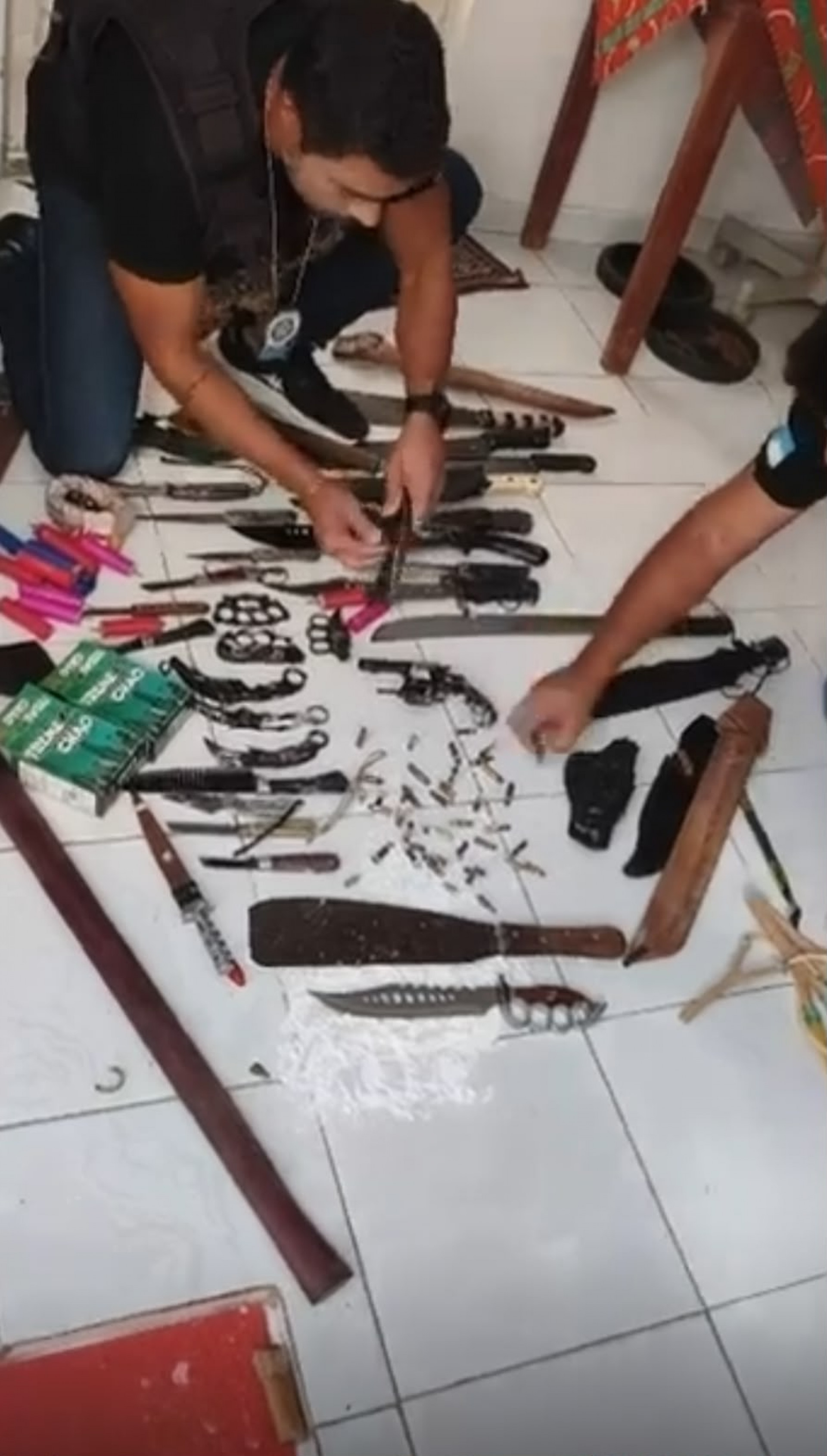 Ação terminou com um homem preso, além da apreensão de armas e explosivos - Reprodução PCRJ