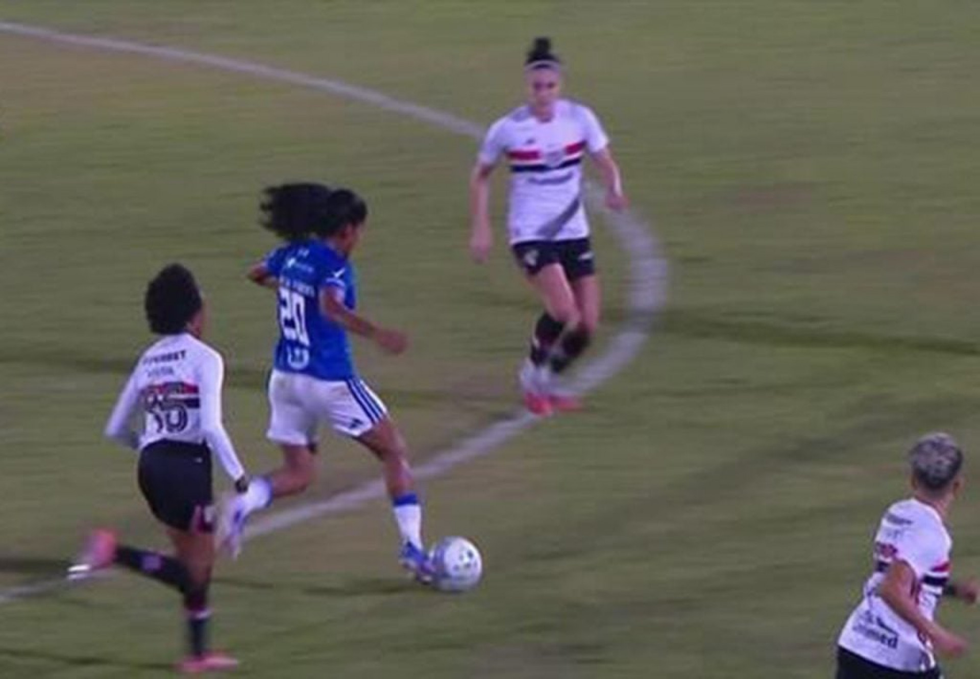 S&atilde;o Paulo vence o Cruzeiro e dorme na lideran&ccedil;a do Brasileir&atilde;o Feminino