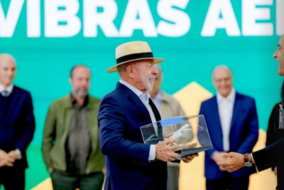 Lula defende investir nas Forças Armadas para 'ninguém se meter no país'