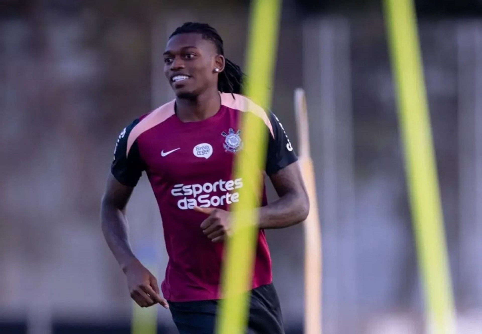 Rafael Le&atilde;o treina no CT do Corinthians e conversa com Diniz