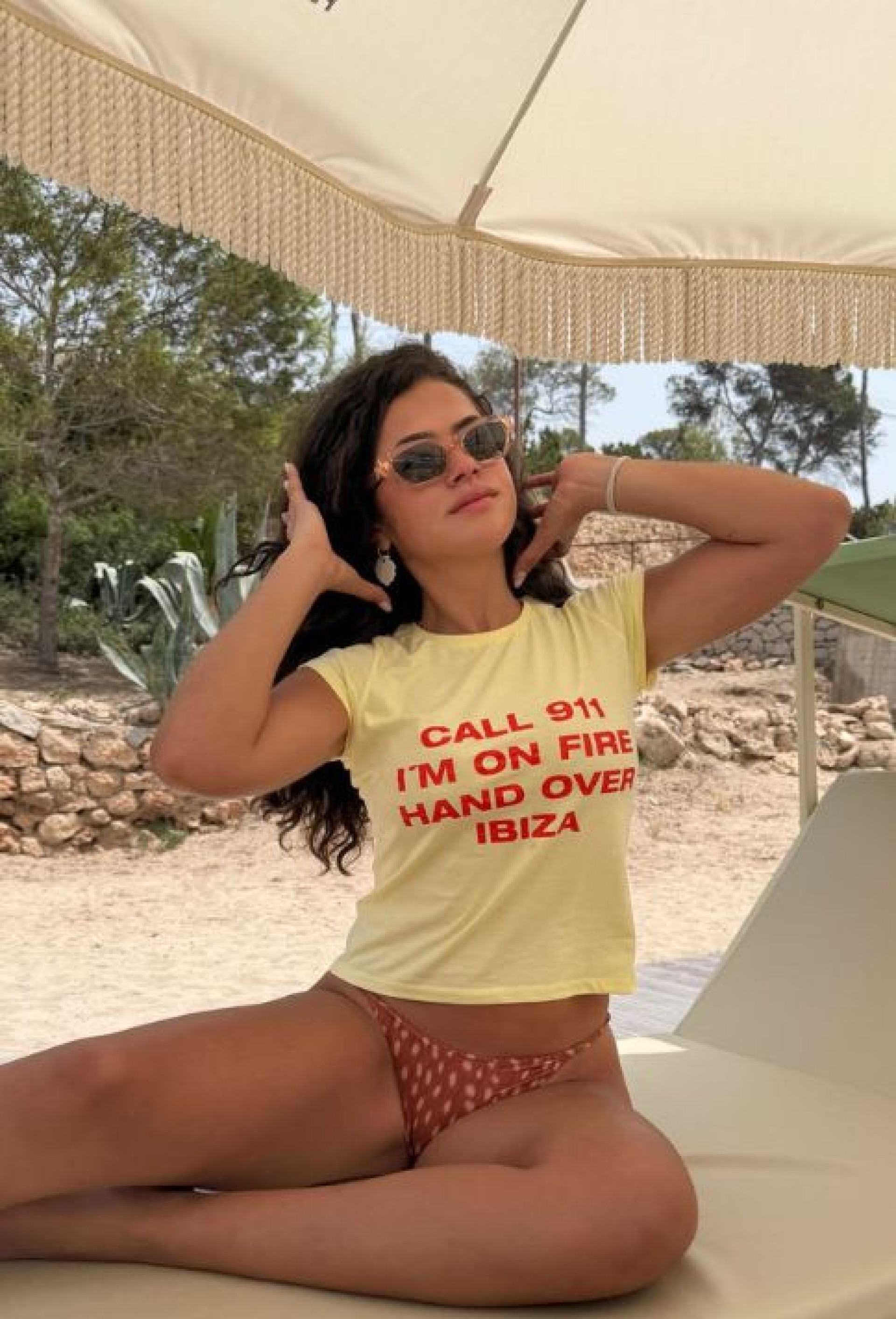 Artista descansando em praia local  - Reprodução/Instagram