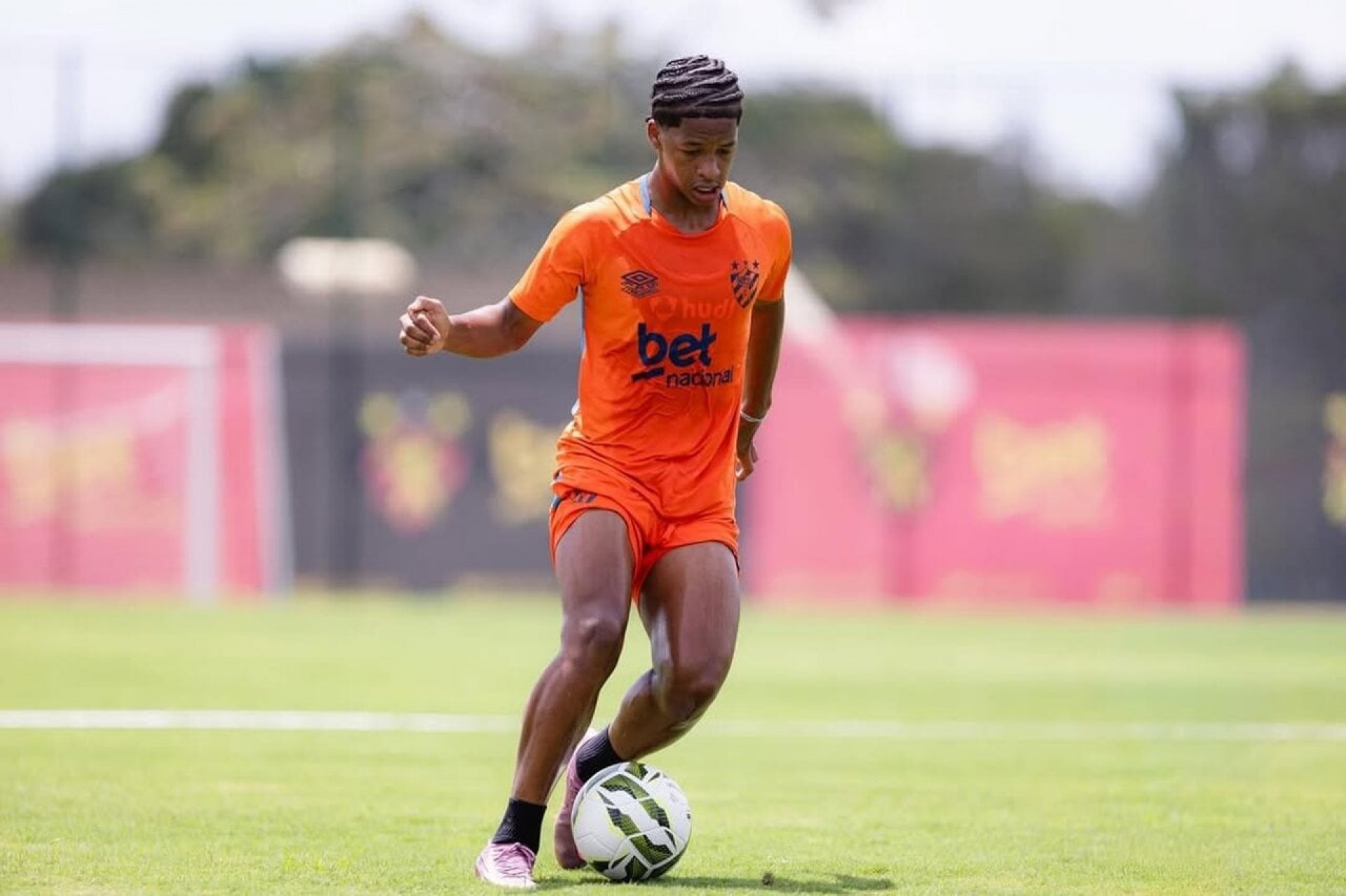 Antes do an&uacute;ncio, Z&eacute; Lucas &eacute; regularizado e j&aacute; pode estrear pelo Cruzeiro