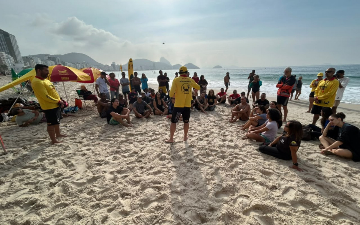 O curso contou com a participação de esportistas, banhistas e moradores interessados em aprender técnicas de prevenção e resgate - Divulgação/Sobrasa