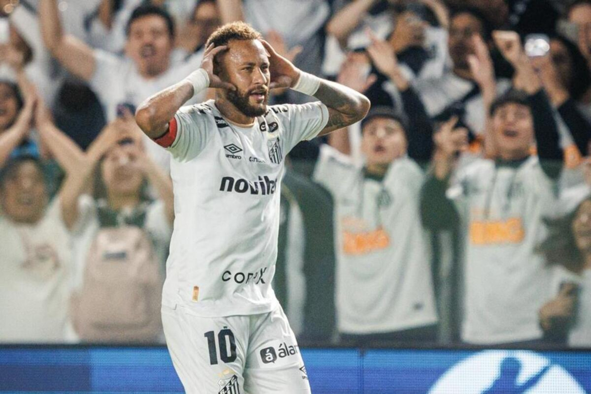 Neymar marca dois, mas Santos fica no empate com a Chapecoense na Vila Belmiro
